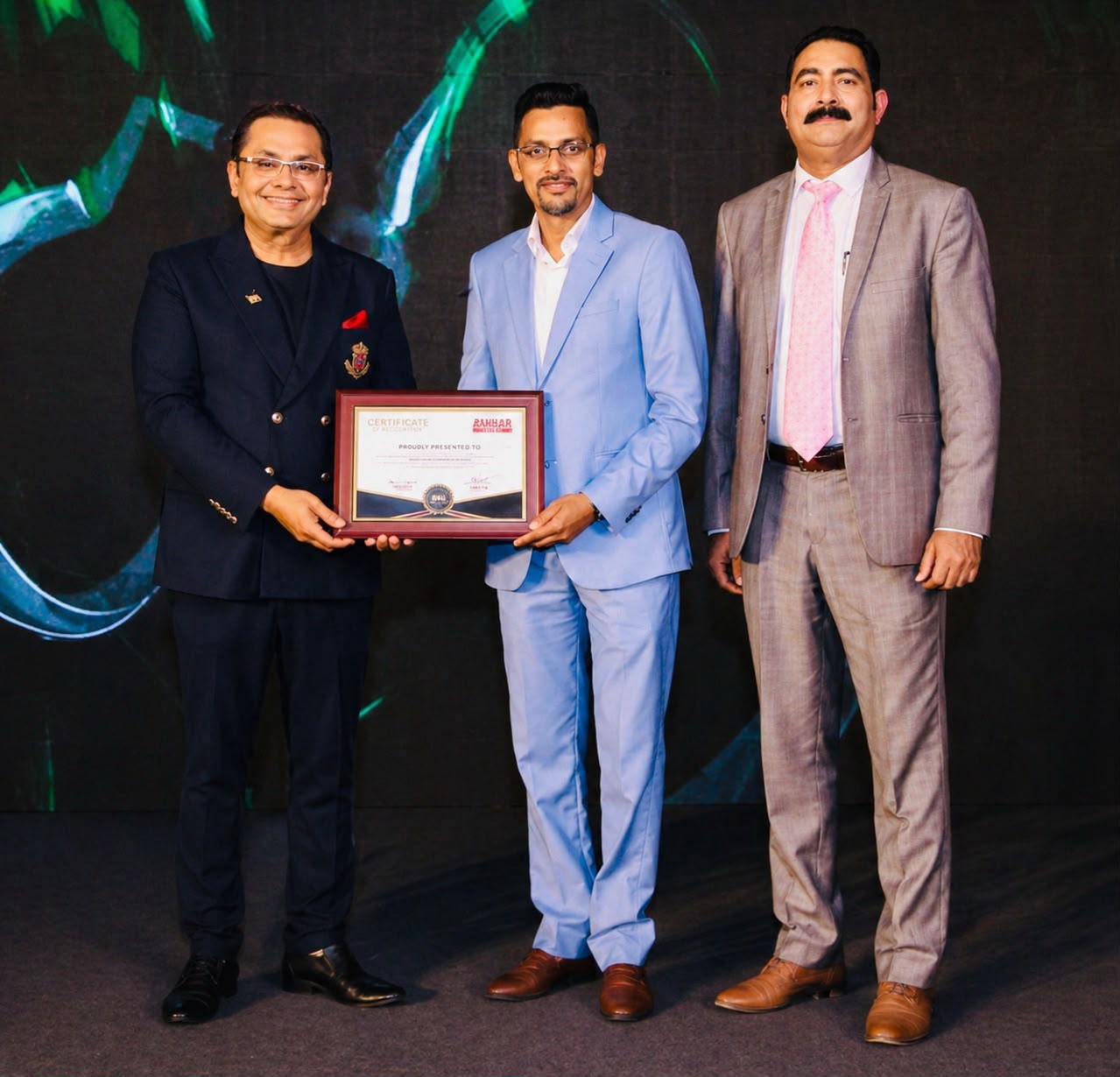 Sudhanshu Shrivastava receiving Certificate of Recognition at Rahbar Business Summit